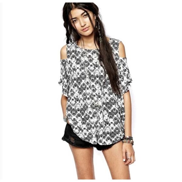 Free People We the Free Women's Cold Shoulder Top Linen Geometric Blend Small - Picture 1 of 9